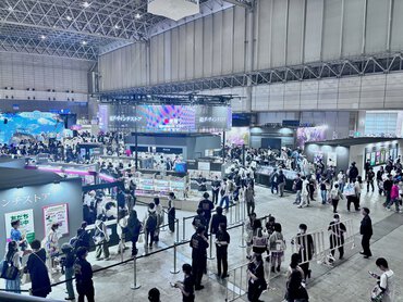 【ニコニコ超会議2025レポート】幕張メッセに巨大書店が出現！ KADOKAWAブースを中心にニコ超の様子をお届け！