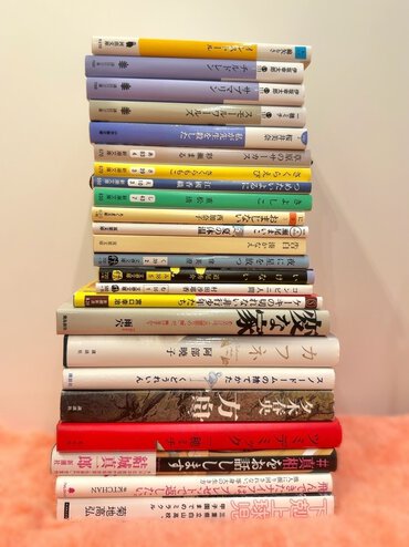 声優・伊達さゆりさんの愛読書たち（本棚はまだ準備中とのこと）